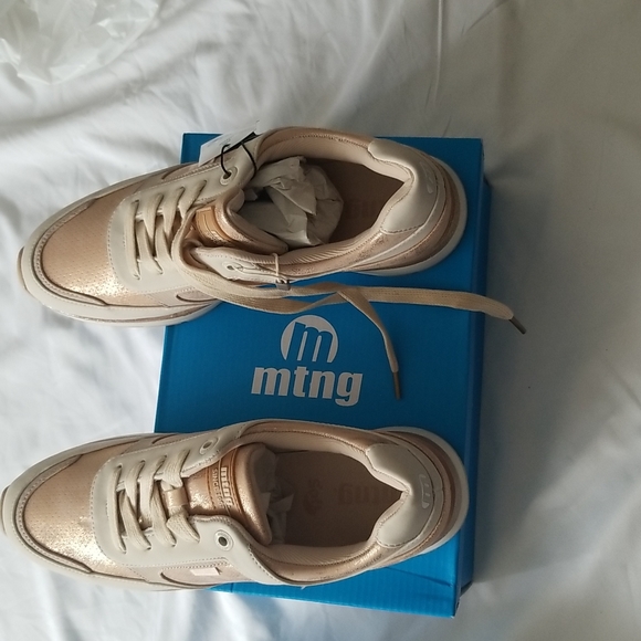 Sneaker and chelsea boot for women - Picture 10 of 16